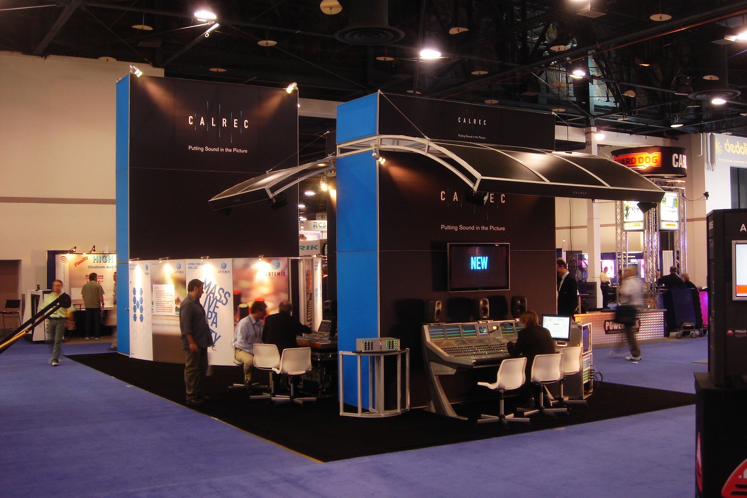 深圳展覽搭建可以從企業(yè)宣傳及展示來(lái)說(shuō)明