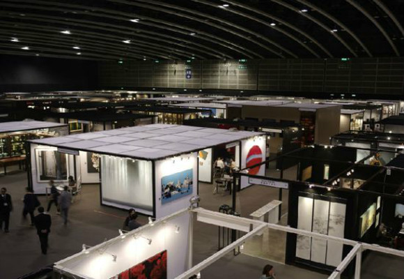 展示架的設(shè)計(jì)為什么不需要復(fù)雜？香港展覽公司說出了幾點(diǎn)